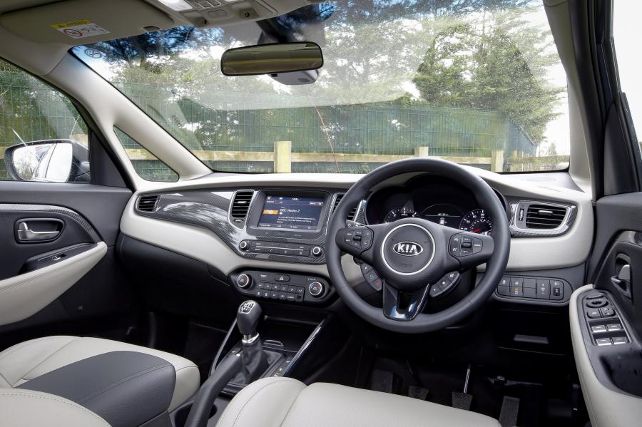 Торпедо Kia Carens EcoDynamics 2016 года  (UK) (фото 4 из 17)